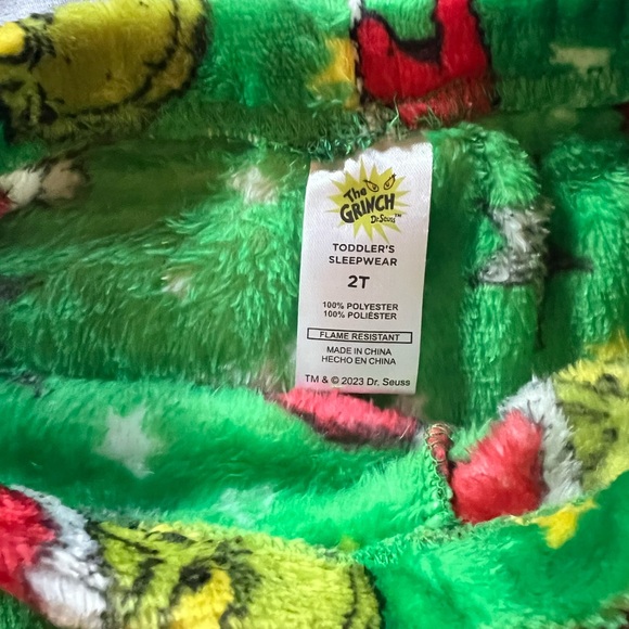 NEW 2T grinch, two piece pajamas set - Picture 4 of 6